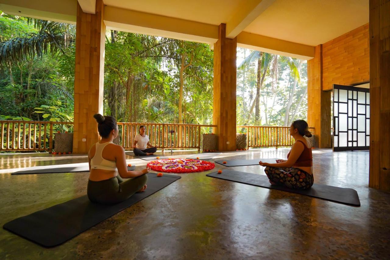 Kastara Resort Ubud Exteriér fotografie Meditation at the Dhammakaya Cetiya
