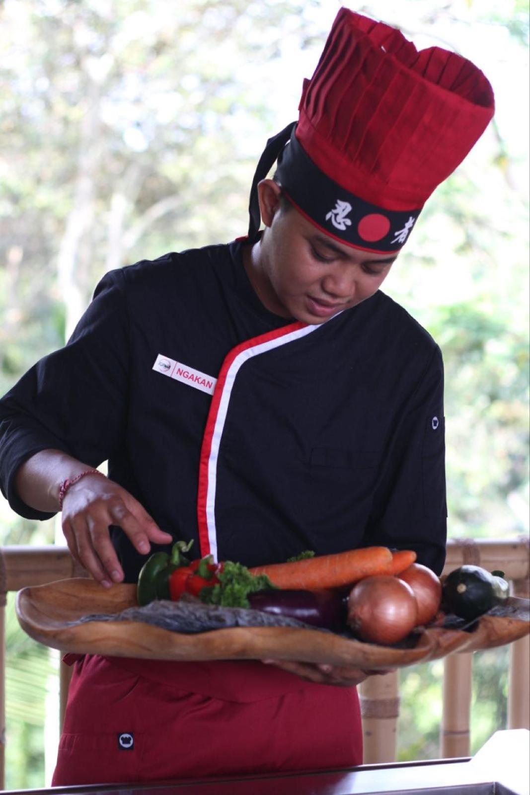 Kastara Resort Ubud Exteriér fotografie A Japanese chef preparing food